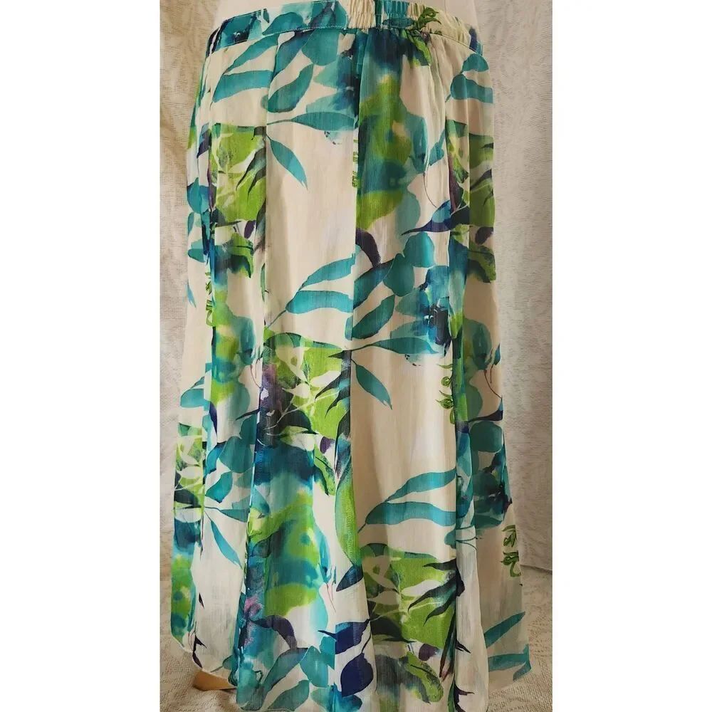 K27 Notations floral skirt, shear lined fit and flare NWT - Picture 4 of 7